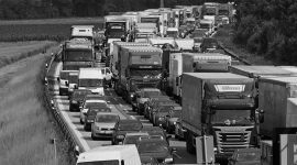 Грузоперевозки в условиях военного положения: ограничения и правила