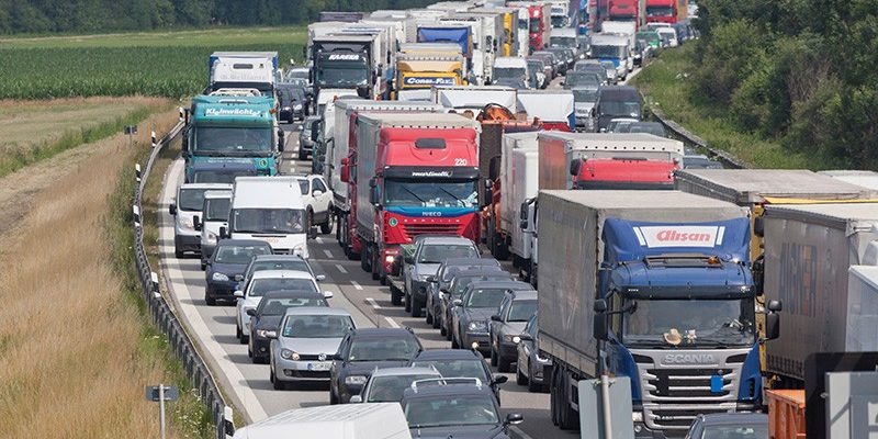 Грузоперевозки в условиях военного положения: ограничения и правила